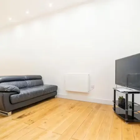 Beautiful Flat Available Next To The Center Birmingham