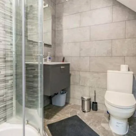 Beautiful Flat Available Next To The Center Apartment